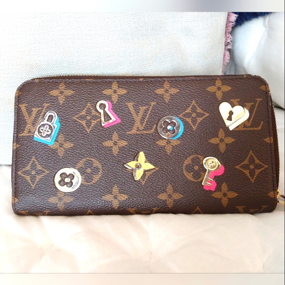 LOUIS VUITTON LOVE LOCK WALLET